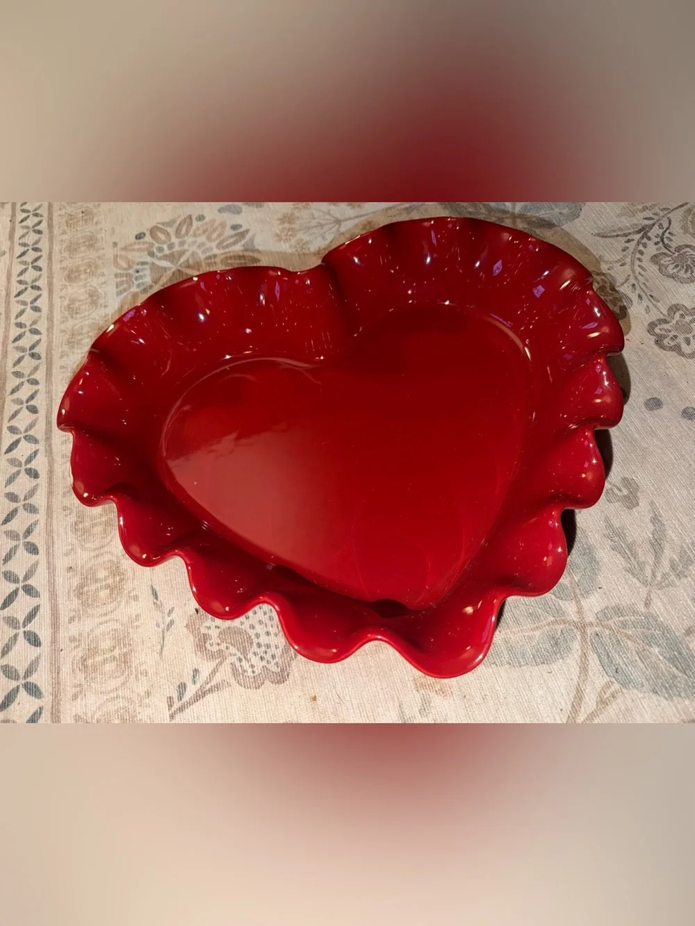 WILLIAMS SOMOMA Emile Henry 12.8”x11” RED HEART CERAMIC PIE PLATE RETAIL >$100